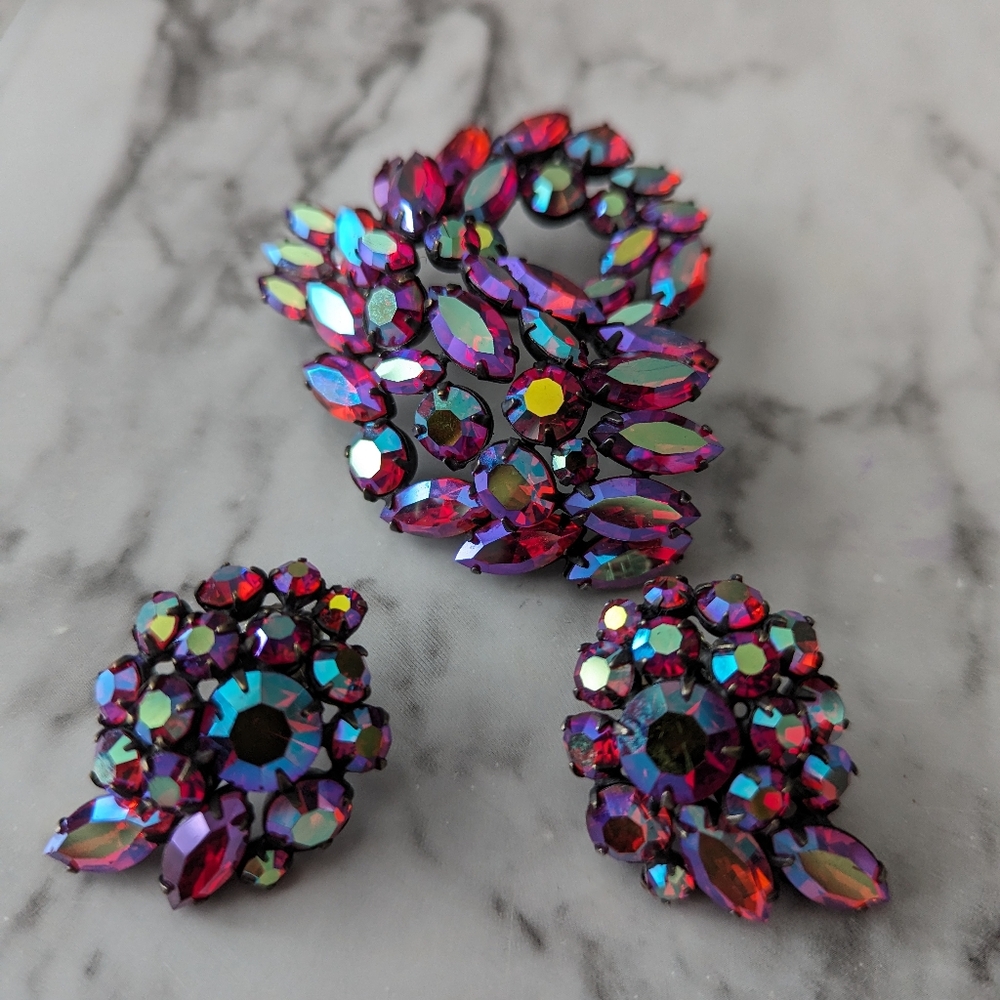 Vintage Regency Aurora Borealis Fuchsia Brooch and Earrings Set